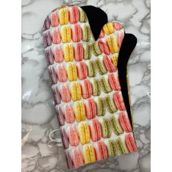 1 Pair, OVEN MITTS. FOOD. MACAROONS
*Handmade oven gloves add a touch of awesome to your kitchen! 
*Hand made in Stratford ON