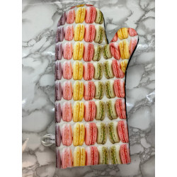 1 Pair - OVEN MITTS. FOOD. MACAROONS