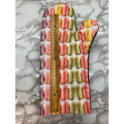 1 Pair - OVEN MITTS. FOOD. MACAROONS